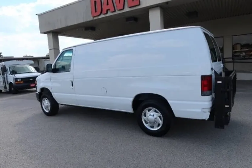 2013 Ford E-150 photo 1