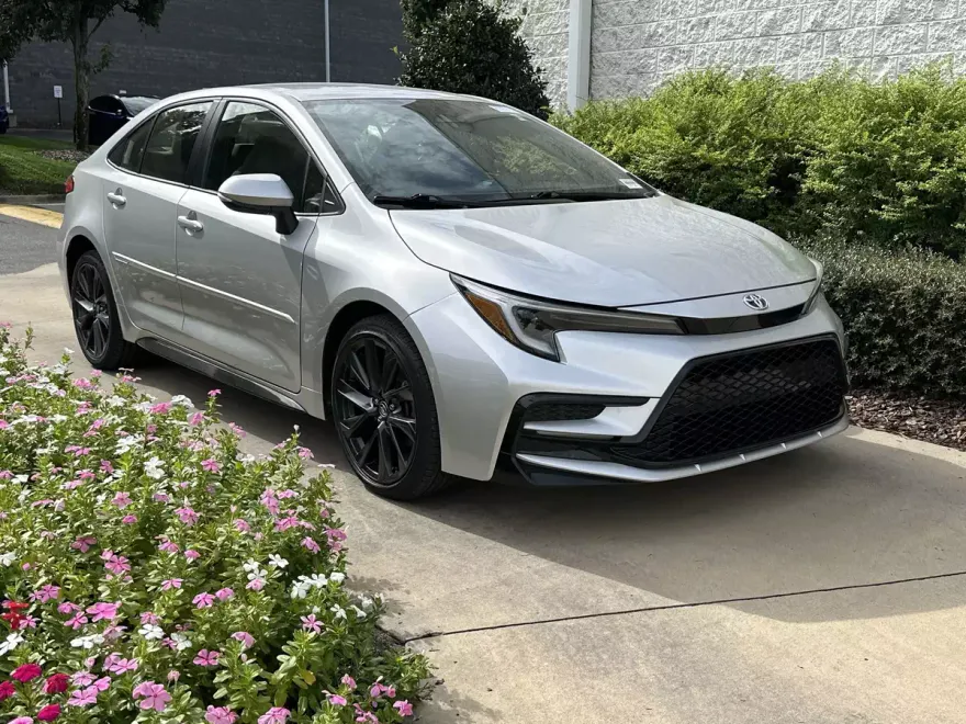 2023 Toyota Corolla Hybrid SE photo 1