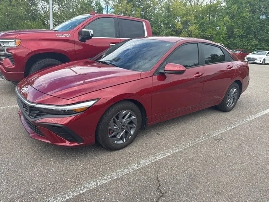 2024 Hyundai Elantra SEL photo 1