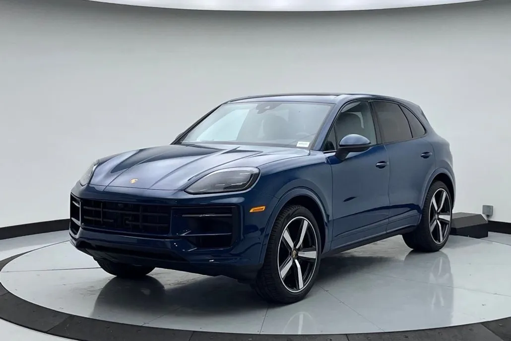 2025 Porsche Cayenne Base photo 1