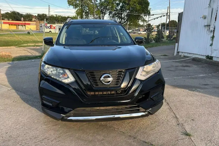 2017 Nissan Rogue photo 1