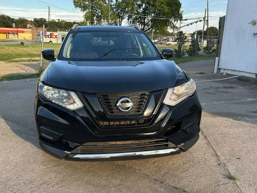 2017 Nissan Rogue photo 1