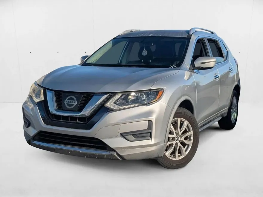2017 Nissan Rogue SV photo 1