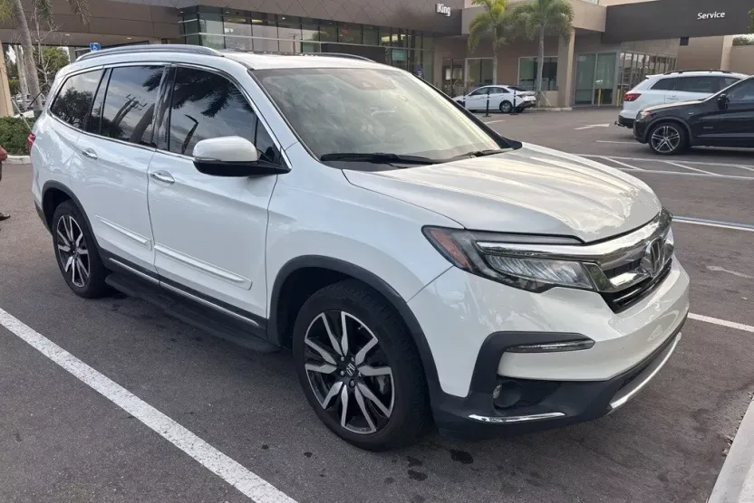2021 Honda Pilot Touring photo 1