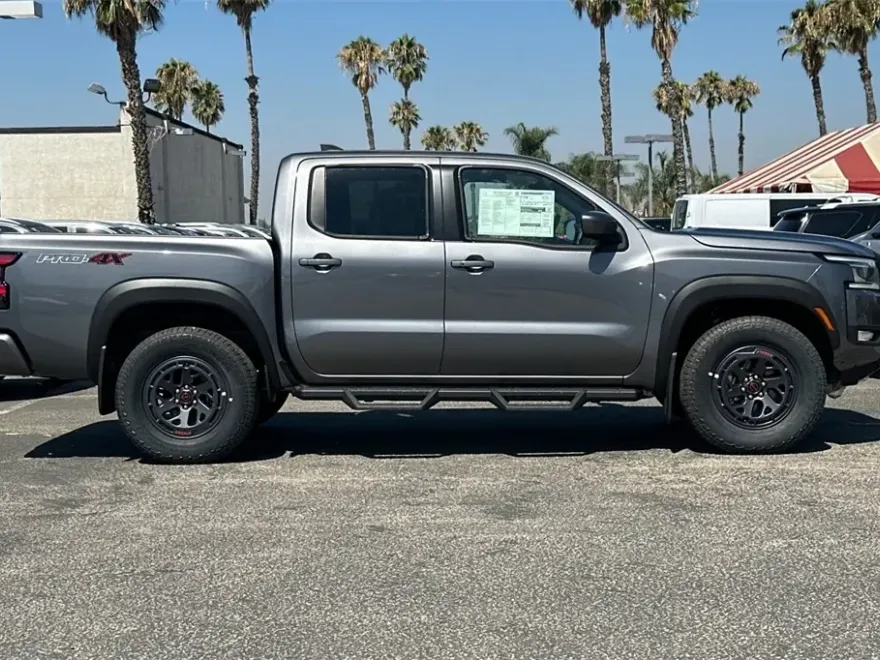 2025 Nissan Frontier PRO-4X photo 1