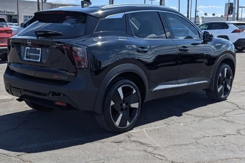 2025 Nissan Kicks SR photo 1