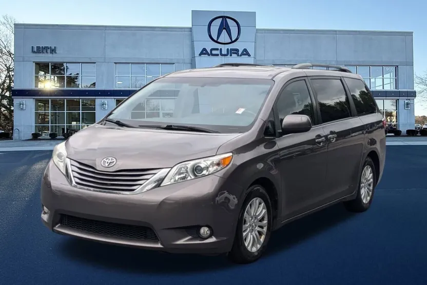 2015 Toyota Sienna XLE Premium photo 1