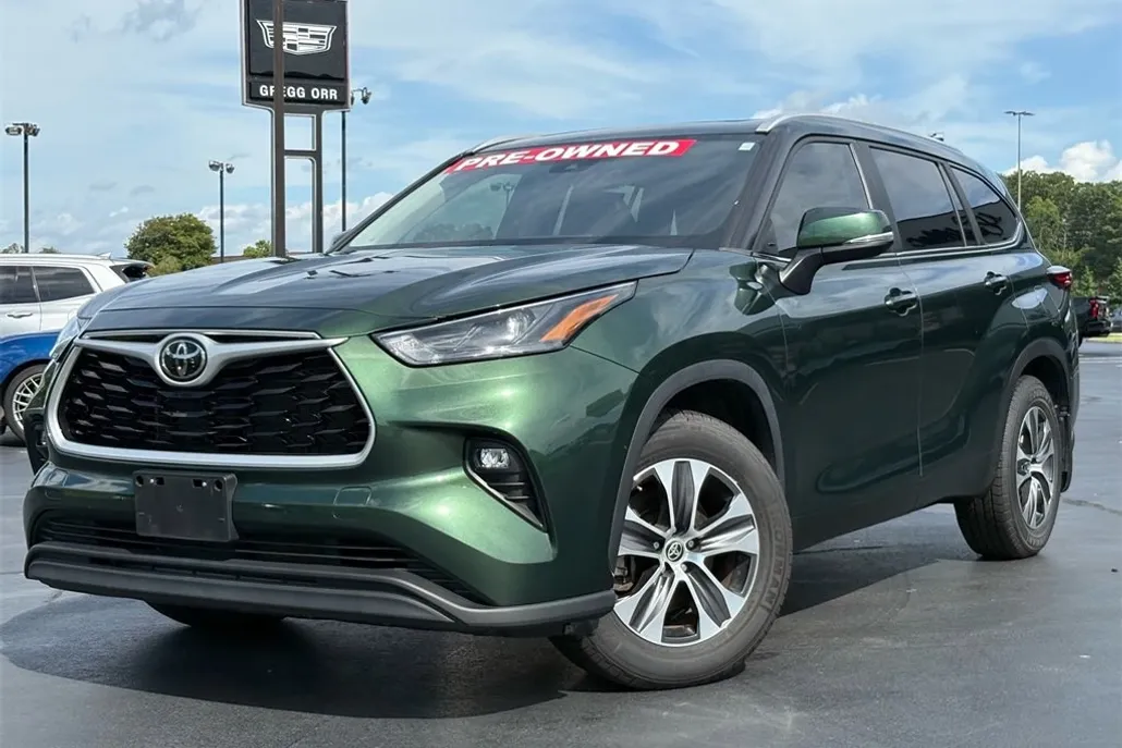 2023 Toyota Highlander L photo 1