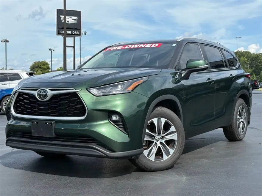 2023 Toyota Highlander L photo 1