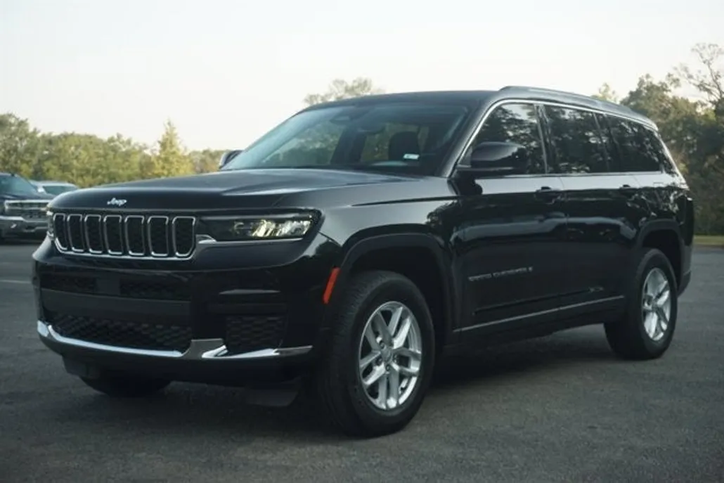 2022 Jeep Grand Cherokee Laredo photo 1