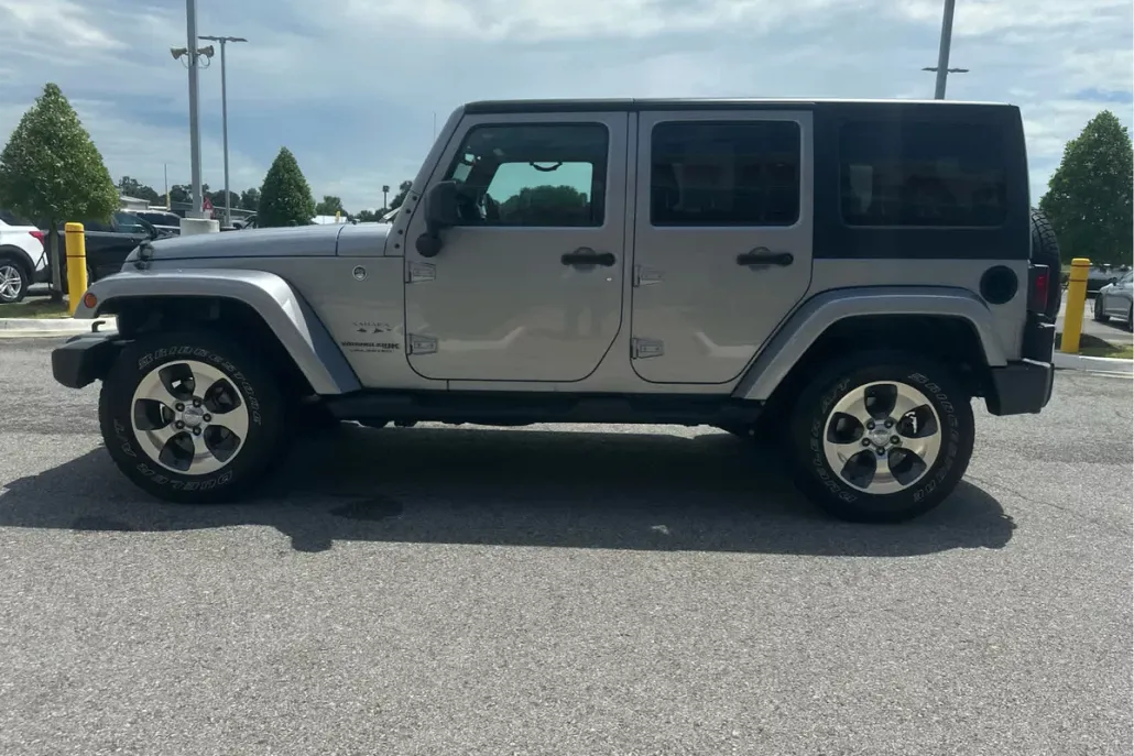 2018 Jeep Wrangler Unlimited Sahara photo 1