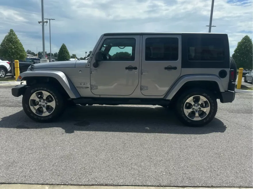 2018 Jeep Wrangler Unlimited Sahara photo 1