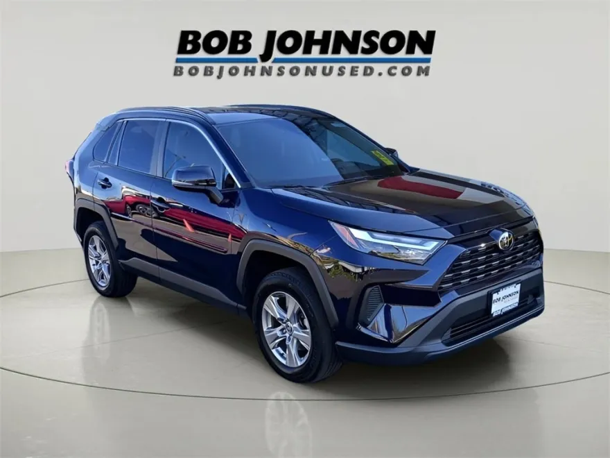 2023 Toyota RAV4 XLE photo 1