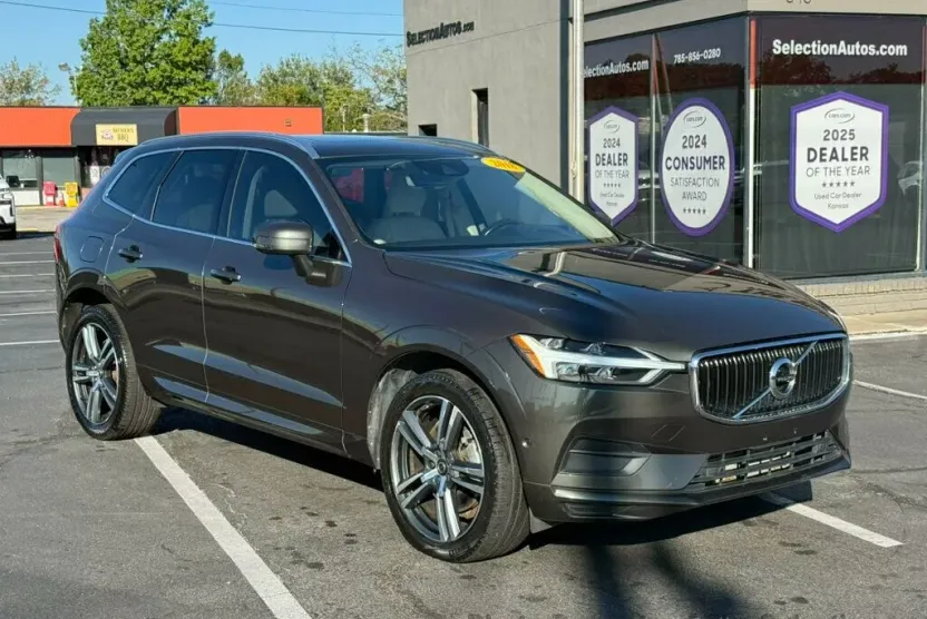 2018 Volvo XC60 T6 Momentum photo 1