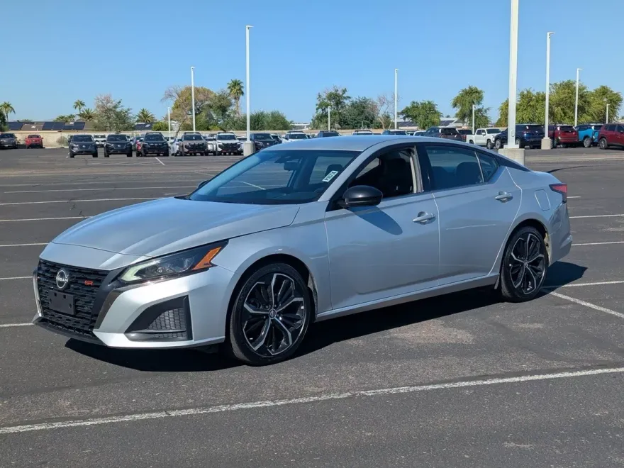 2023 Nissan Altima 2.5 SR photo 1