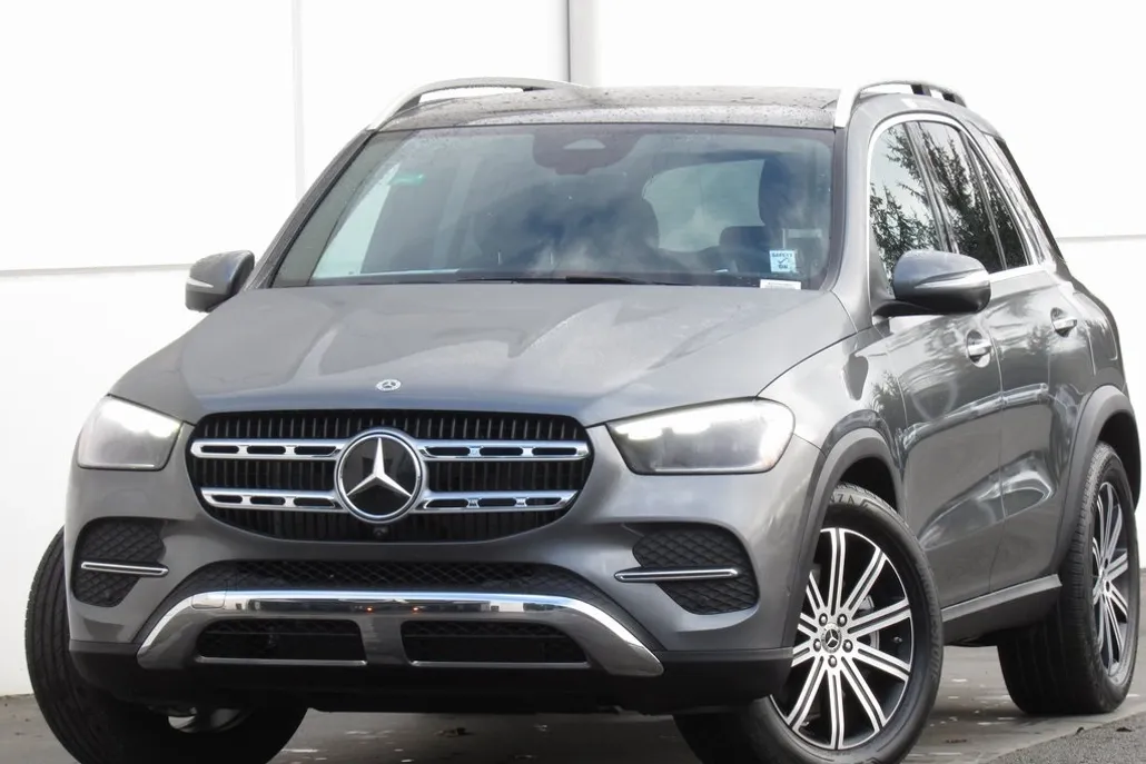 2025 Mercedes Benz GLE 450e photo 1
