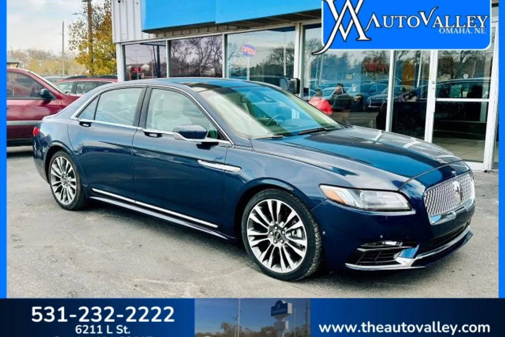 2017 Lincoln Continental Select photo 1