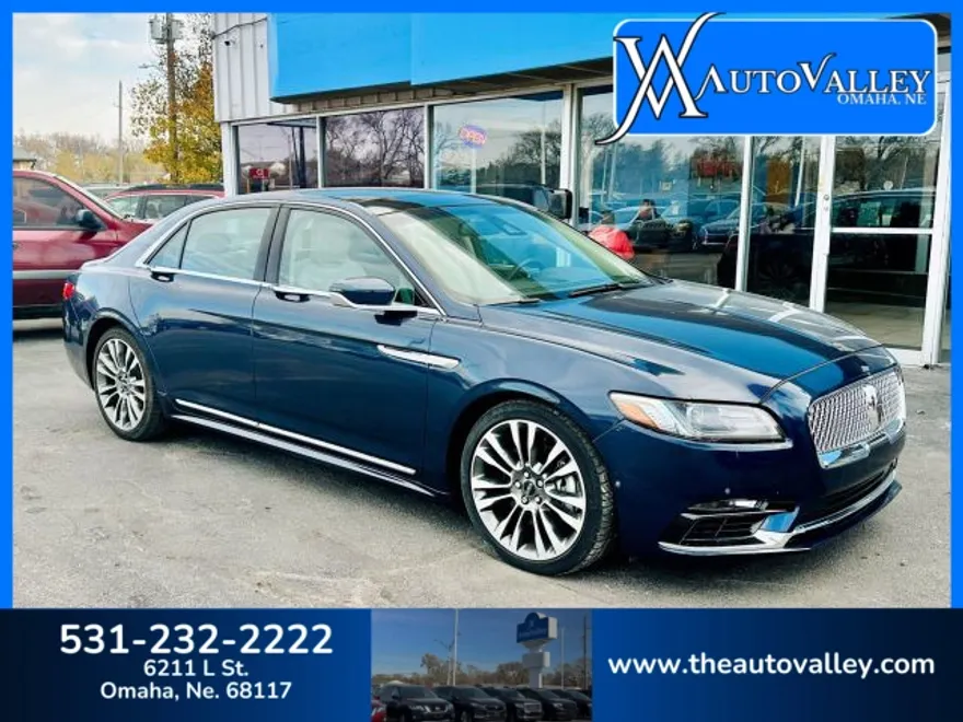 2017 Lincoln Continental Select photo 1