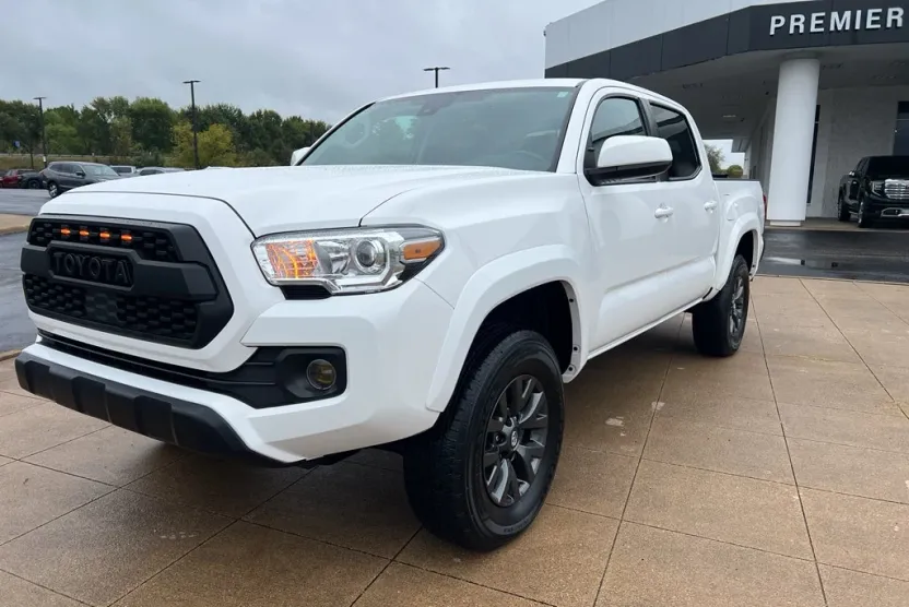 2023 Toyota Tacoma SR5 V6 photo 1