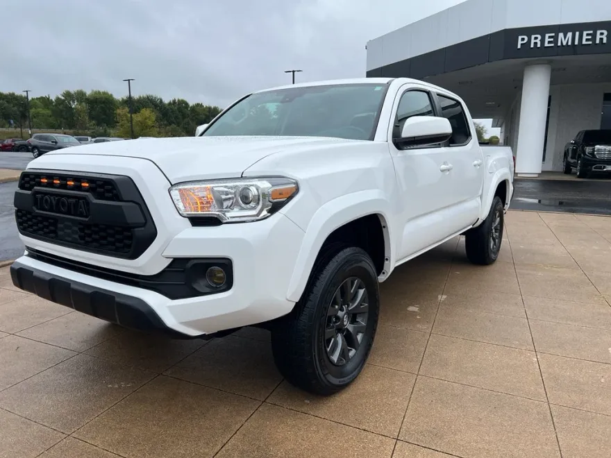 2023 Toyota Tacoma SR5 V6 photo 1