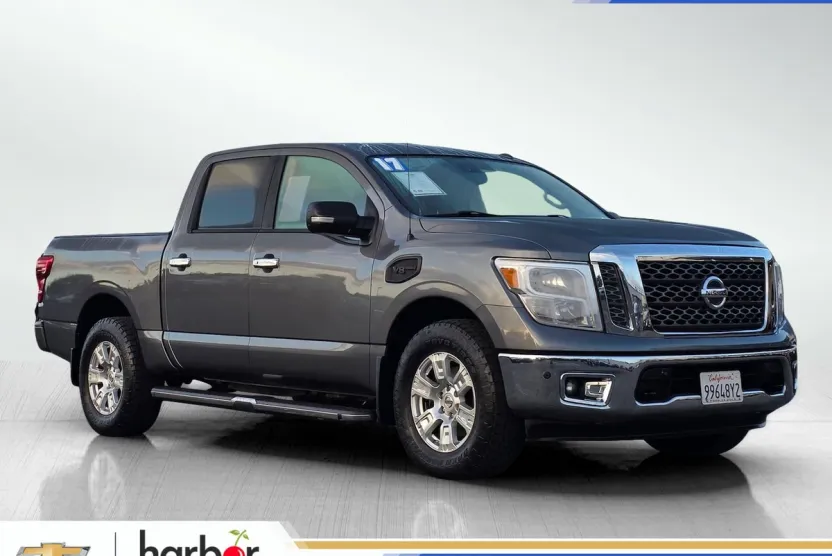2017 Nissan Titan SV photo 1