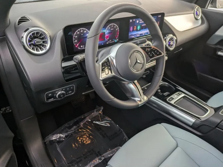 2026 Mercedes Benz GLA 250 photo 1