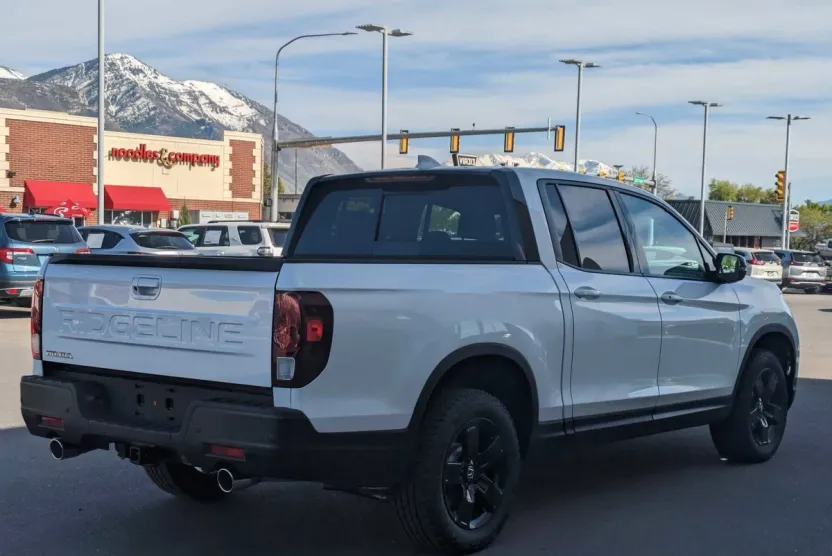 2025 Honda Ridgeline Black Edition photo 1
