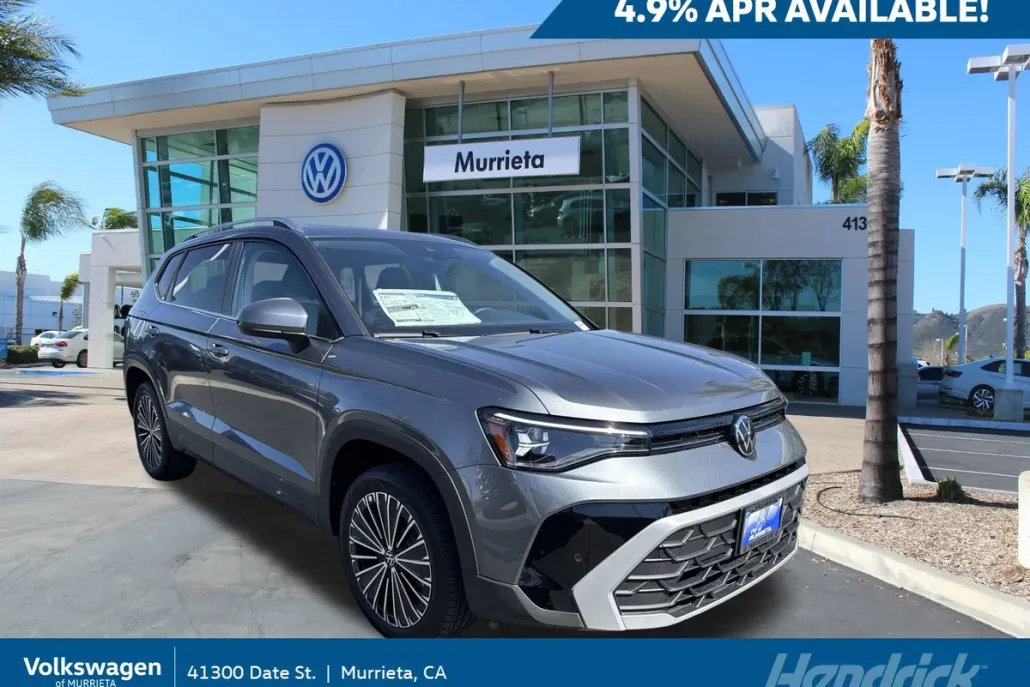 2025 Volkswagen Taos SE photo 1
