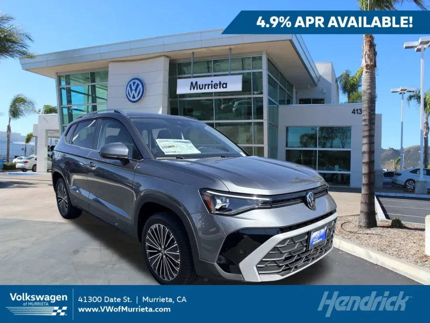 2025 Volkswagen Taos SE photo 1