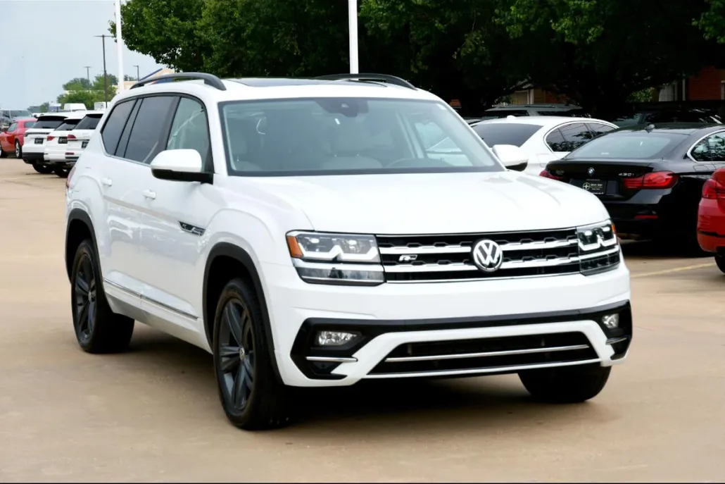 2020 Volkswagen Atlas V6 SE Technology R-Line photo 1