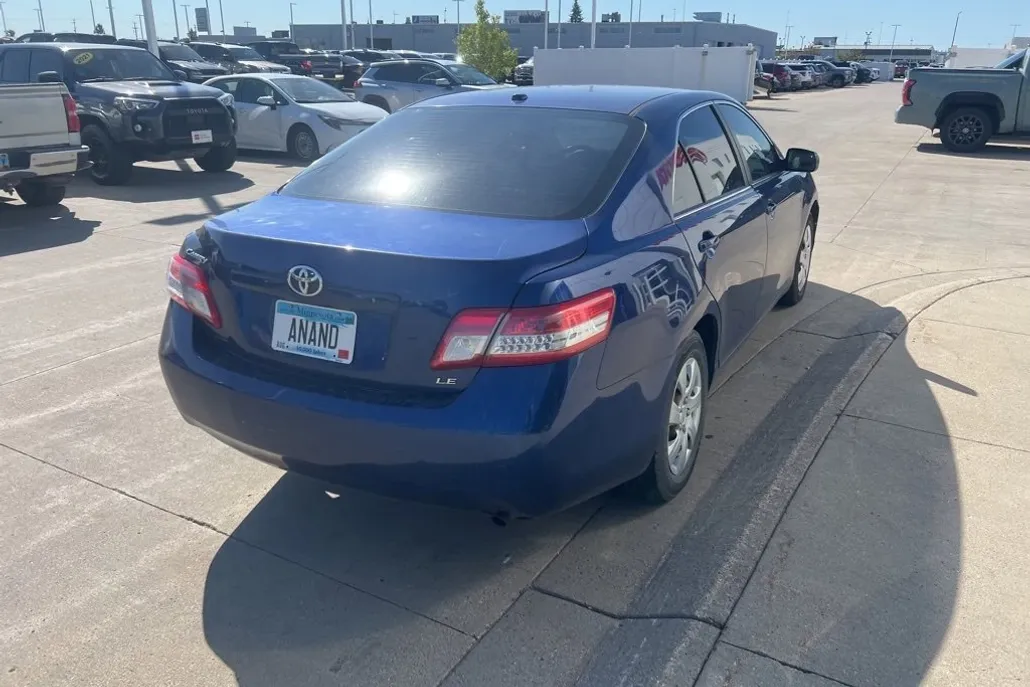 2010 Toyota Camry LE photo 1