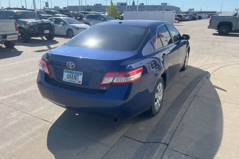 2010 Toyota Camry LE photo 1