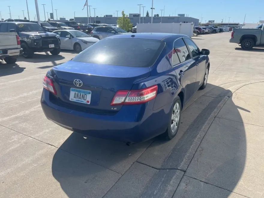 2010 Toyota Camry LE photo 1
