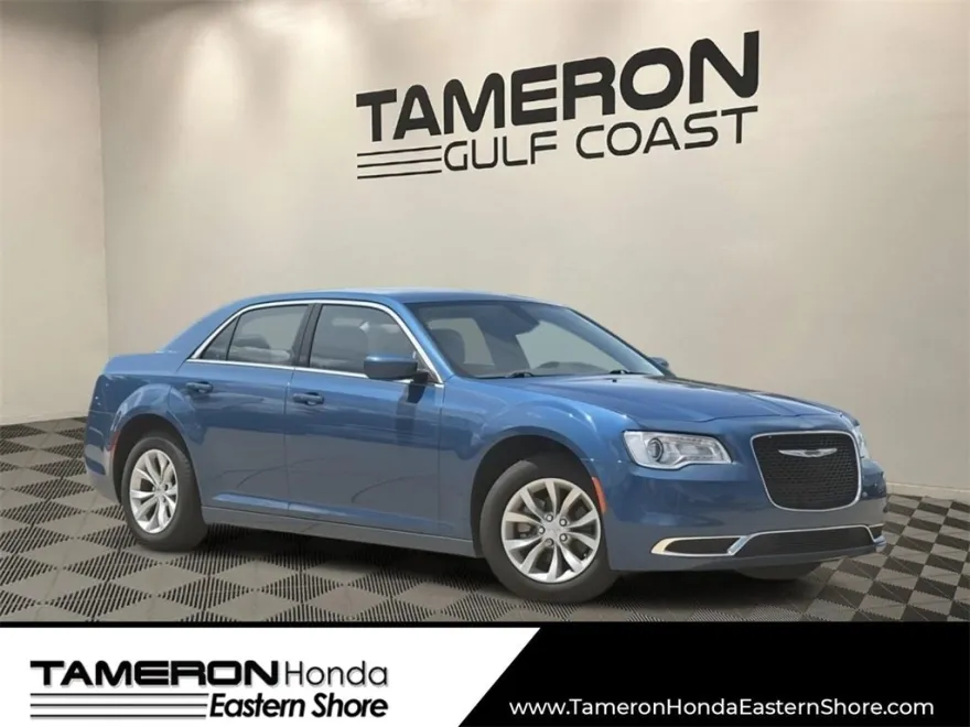 2023 Chrysler 300 Touring photo 1