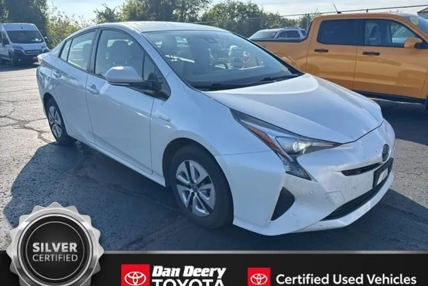 2018 Toyota Prius Three photo 1