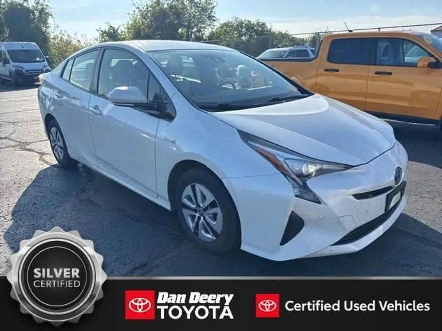 2018 Toyota Prius Three photo 1
