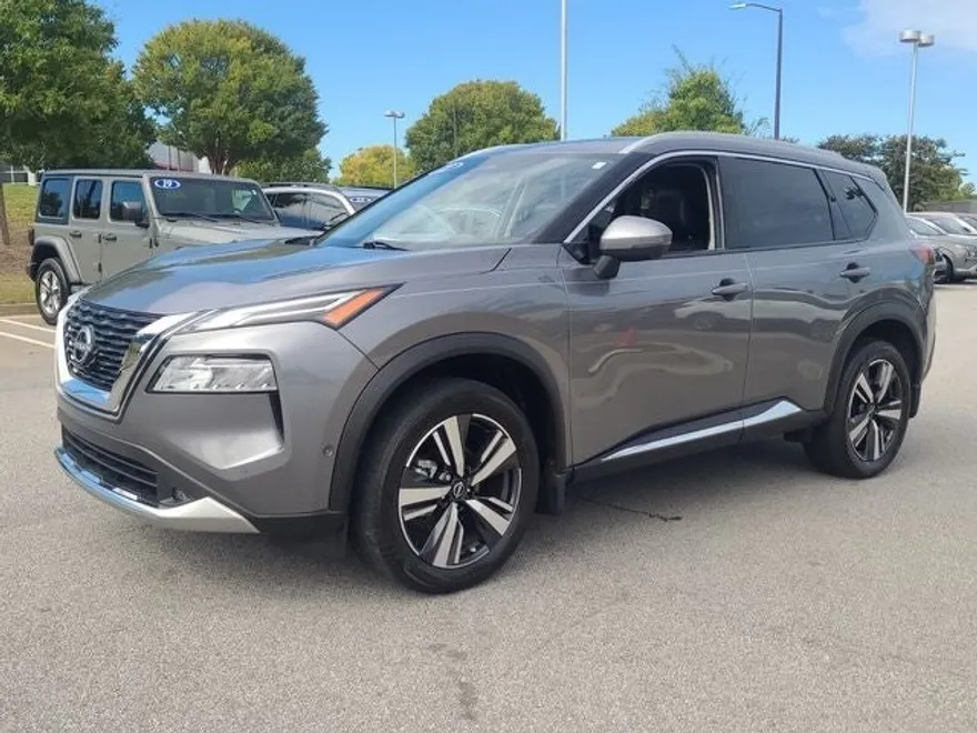 2022 Nissan Rogue Platinum photo 1