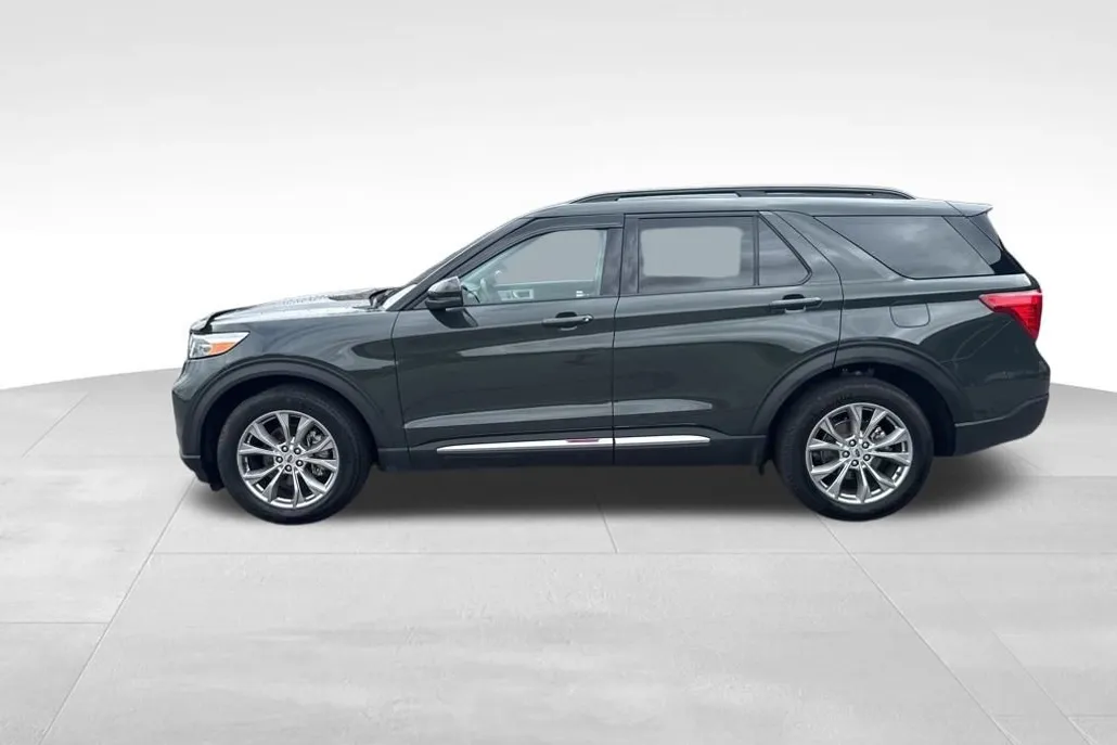 2024 Ford Explorer XLT photo 1