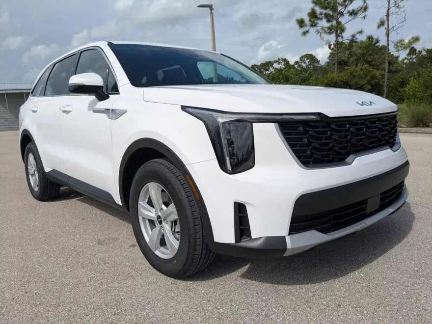 2026 Kia Sorento LX photo 1
