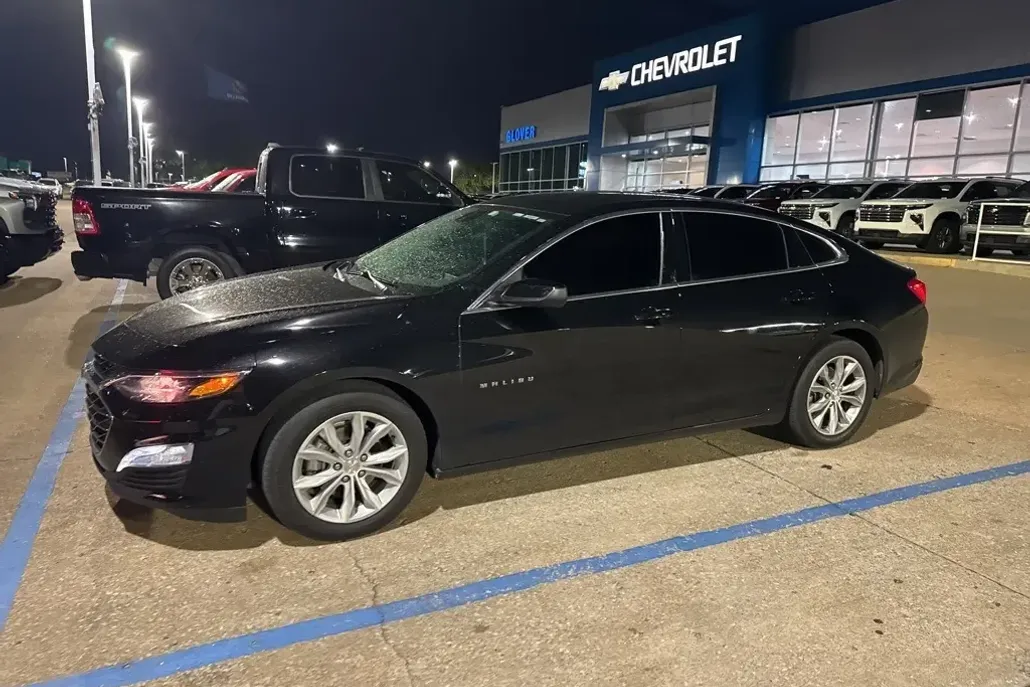 2023 Chevrolet Malibu 1LT photo 1