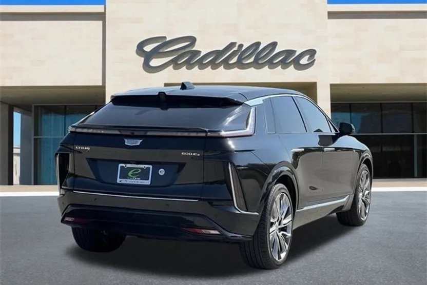 2024 Cadillac Lyriq Luxury photo 1