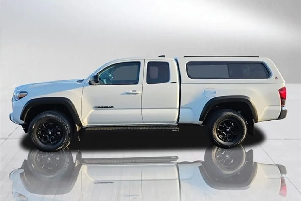 2023 Toyota Tacoma SR5 photo 1