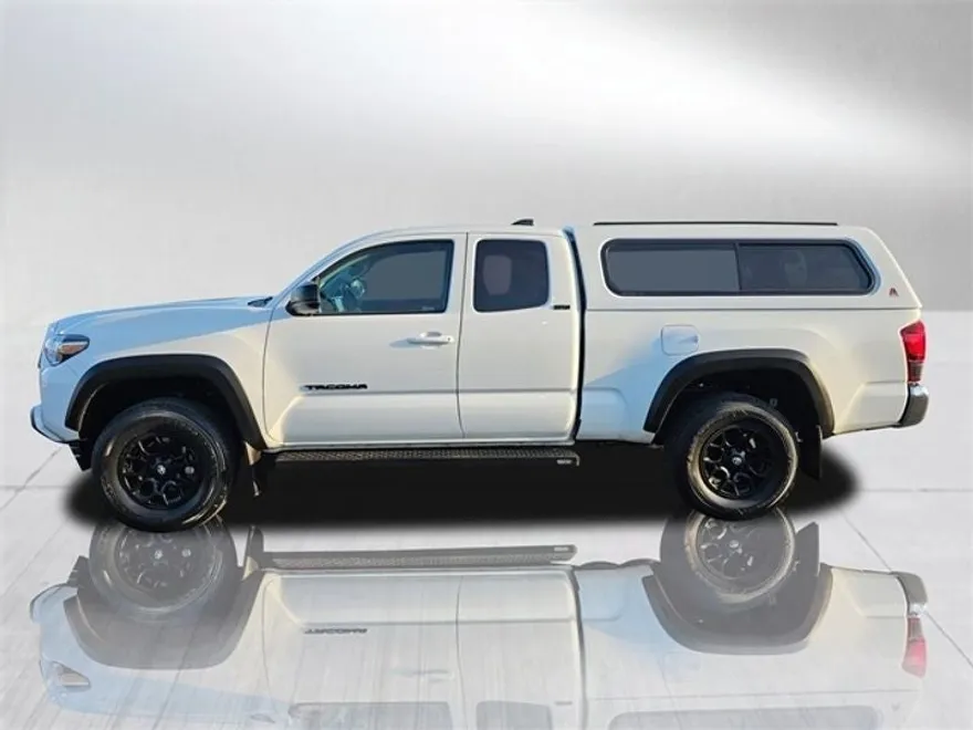 2023 Toyota Tacoma SR5 photo 1