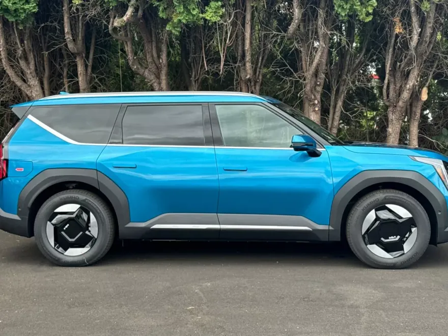 2026 Kia EV9 Wind AWD photo 1
