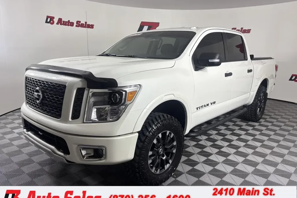 2019 Nissan Titan PRO-4X photo 1
