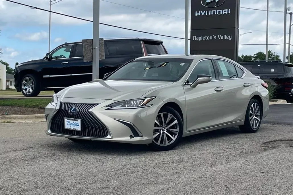 2021 Lexus ES 300h photo 1