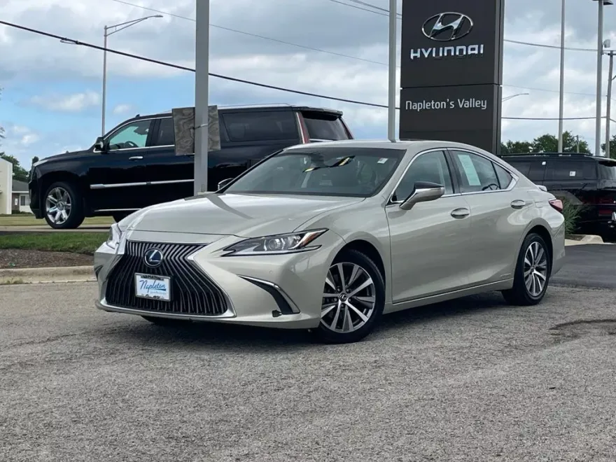 2021 Lexus ES 300h photo 1