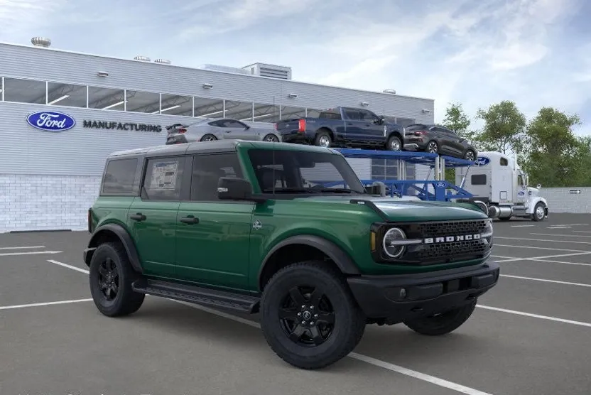 2025 Ford Bronco Outer Banks photo 1