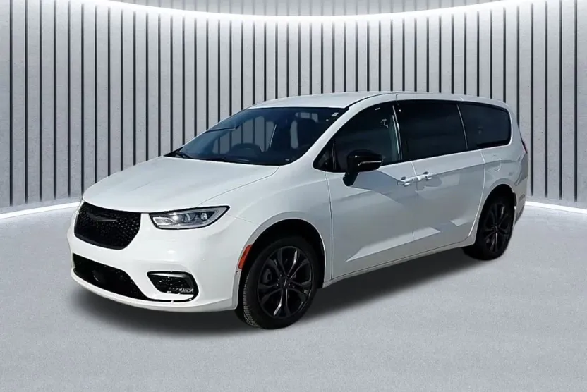 2026 Chrysler Pacifica photo 1