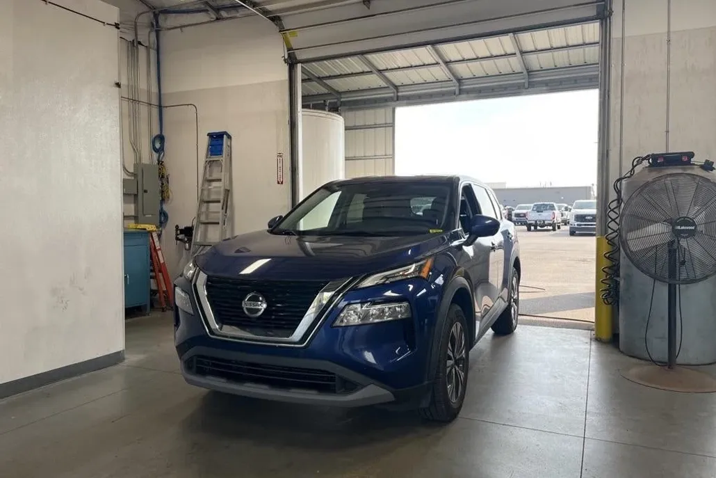 2021 Nissan Rogue SV photo 1